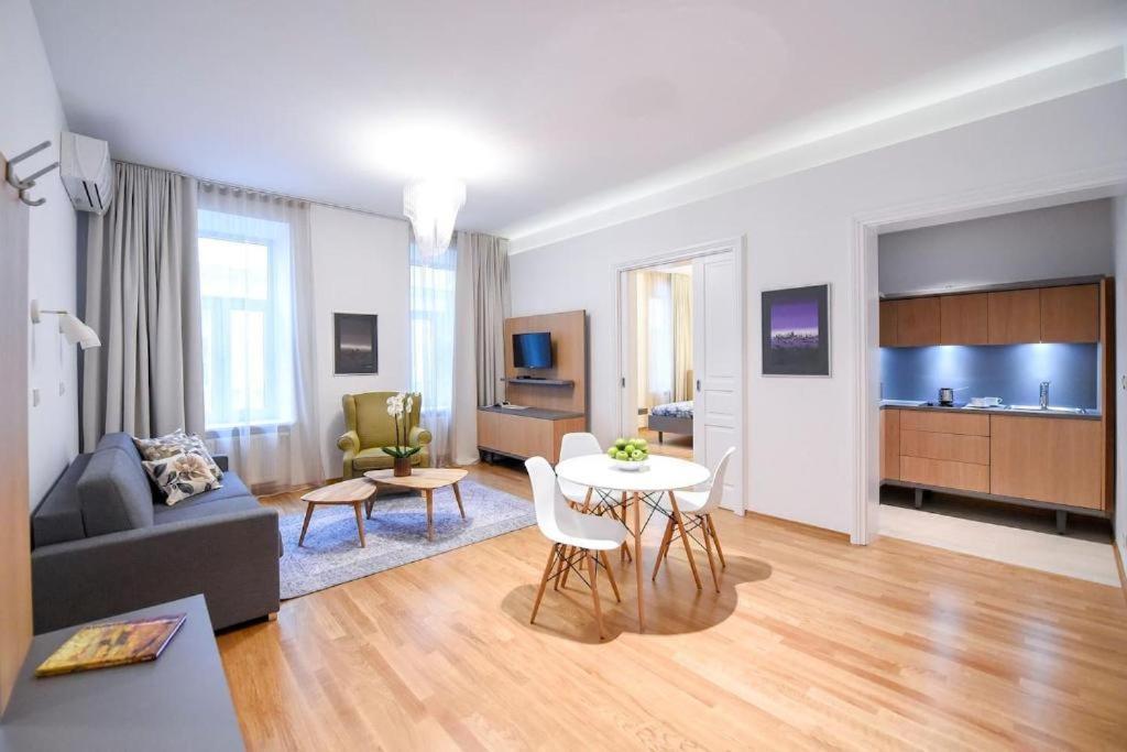 City Centre Chic Apartment Ljubljana 2/4 Екстер'єр фото