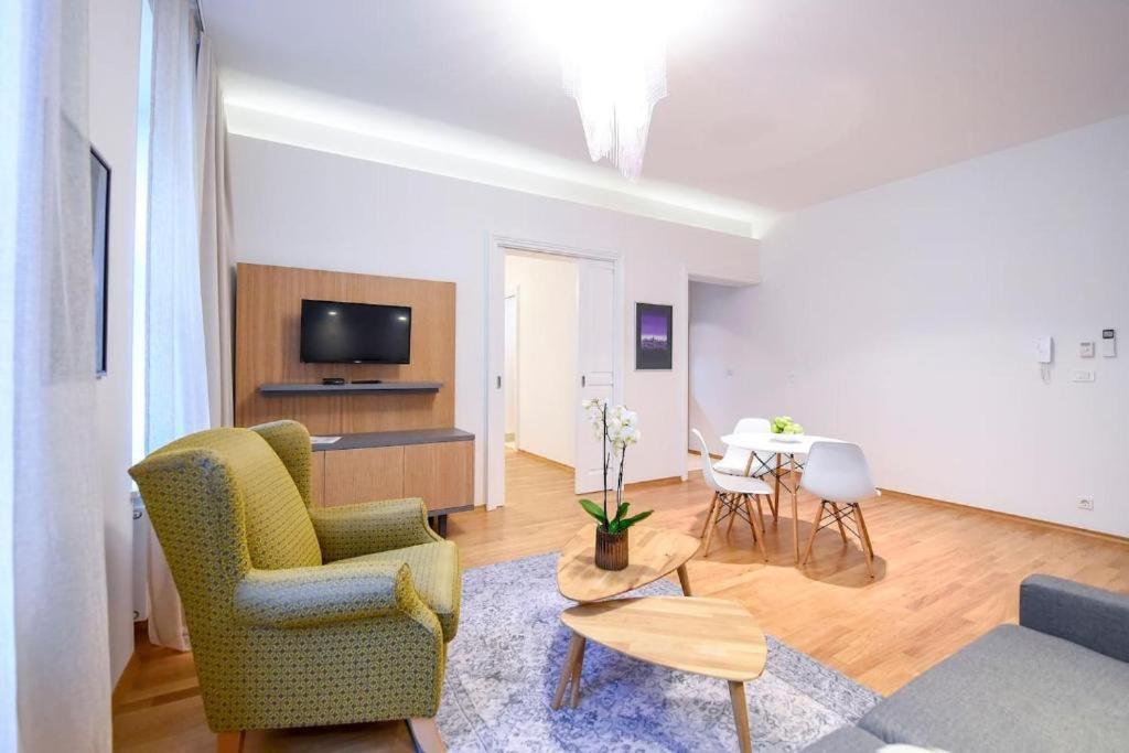 City Centre Chic Apartment Ljubljana 2/4 Екстер'єр фото