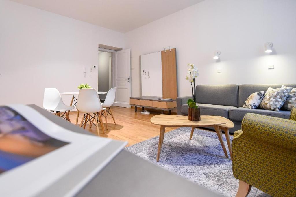 City Centre Chic Apartment Ljubljana 2/4 Екстер'єр фото