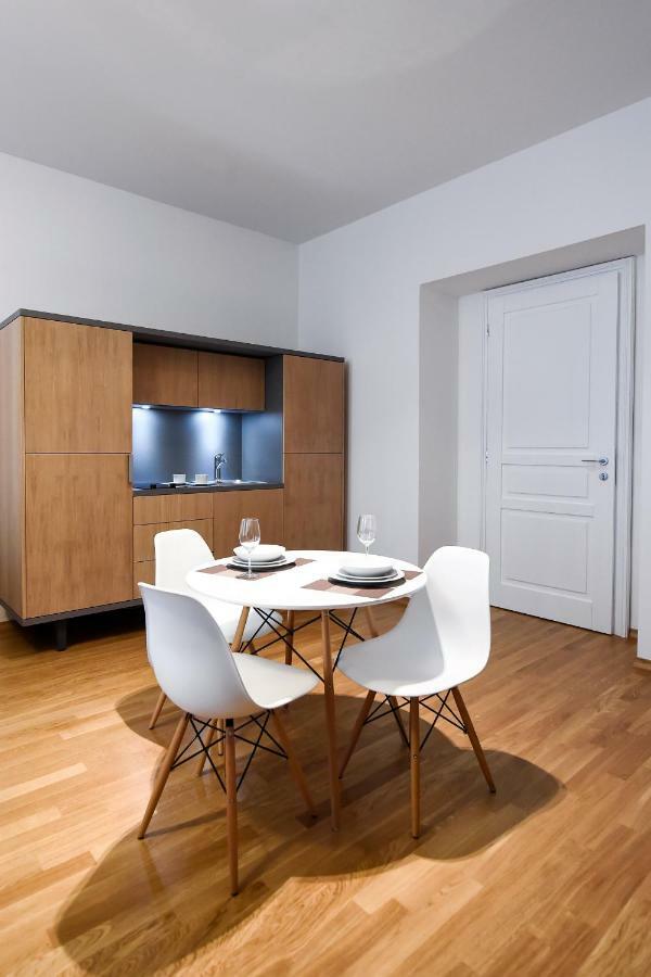 City Centre Chic Apartment Ljubljana 2/4 Екстер'єр фото